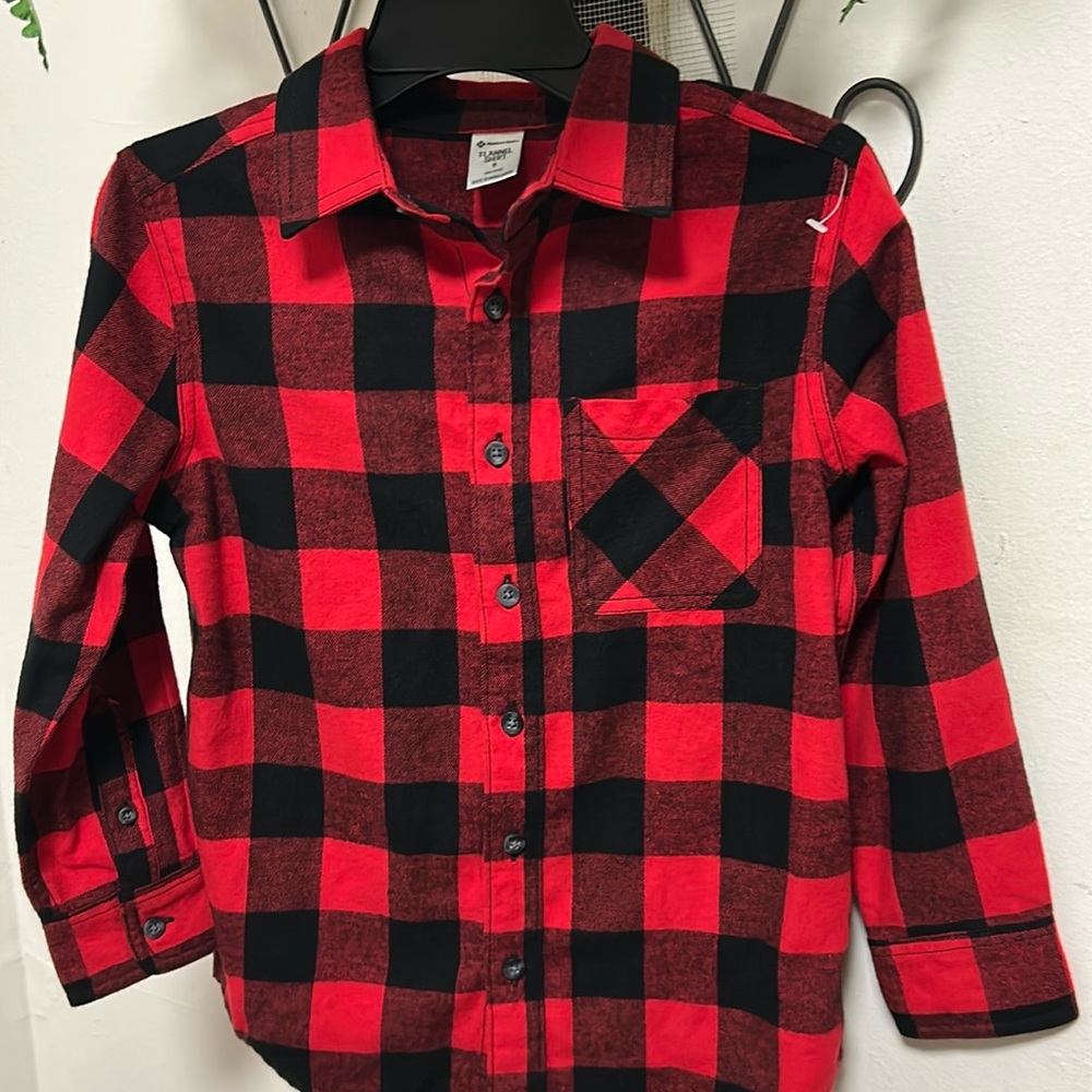 NWOT Boy’s Members Mark Red and Black Plaid Flannel Shirt. Size 8